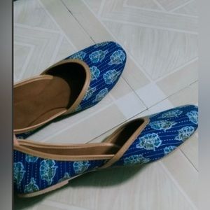 Stylish Indian juttis